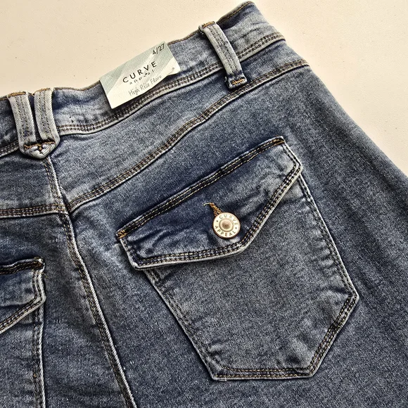 Curve Appeal High Rise Flare Jeans 27 Light Wash NWT - Picture 8 of 9